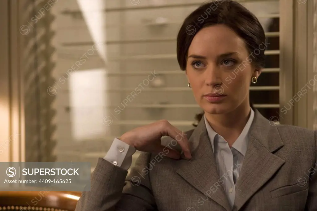 EMILY BLUNT in CHARLIE WILSON'S WAR (2007), directed by MIKE NICHOLS.