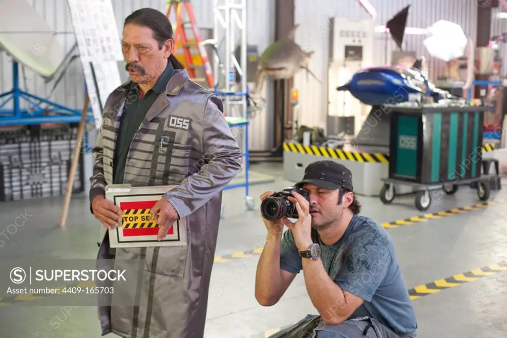 DANNY TREJO and ROBERT RODRIGUEZ in SPY KIDS 4: ALL THE TIME IN THE WORLD (2011), directed by ROBERT RODRIGUEZ.
