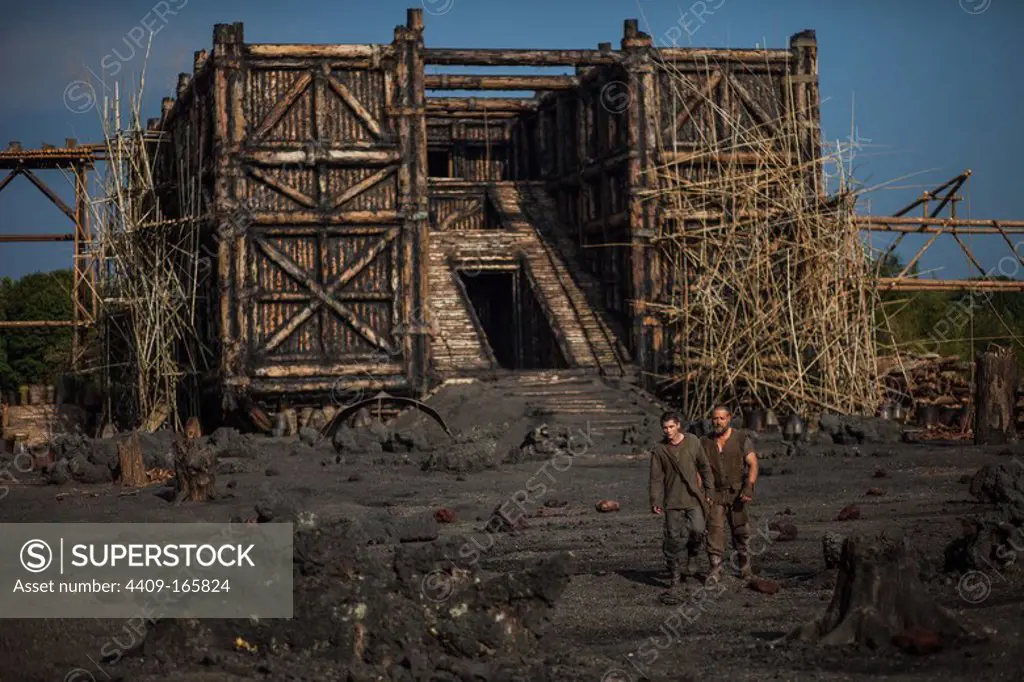 LOGAN LERMAN and RUSSELL CROWE in NOAH (2014), directed by DARREN ARONOFSKY.