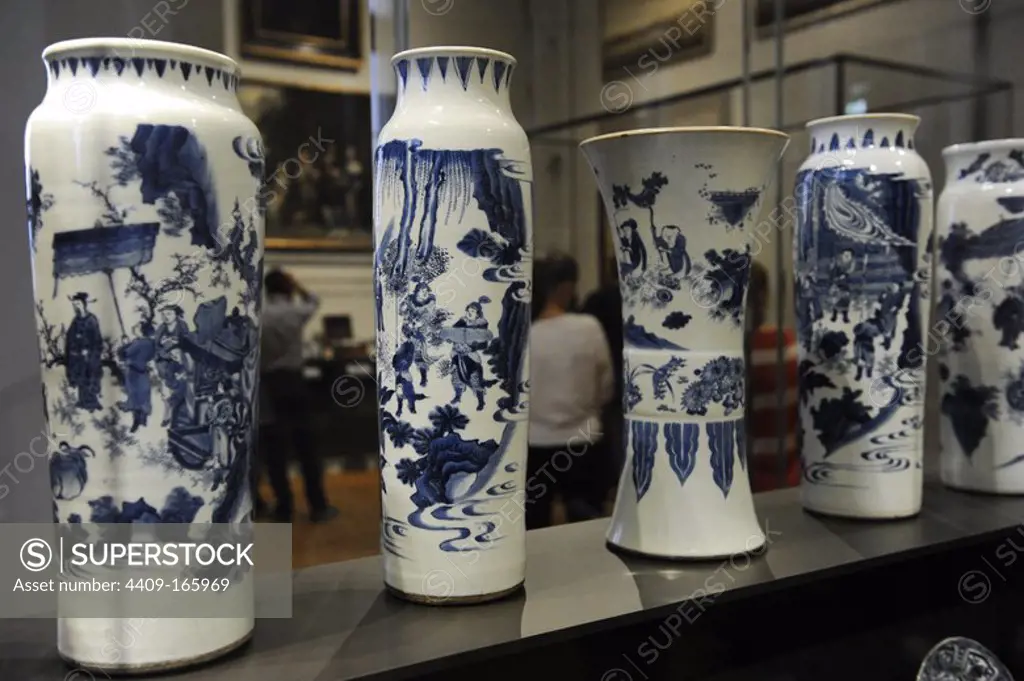 Seven seeve vases rolwagens. China, 1635-1650. Porcelain. Rijksmuseum. Amsterdam. Holland.
