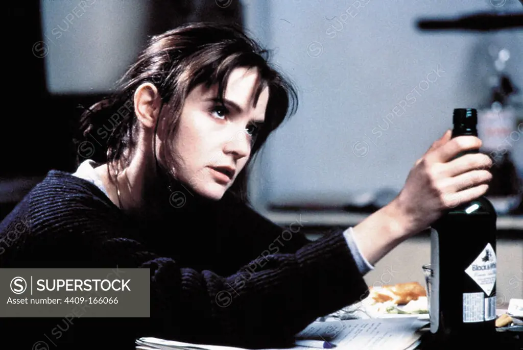 JENNIFER JASON LEIGH in DOLORES CLAIBORNE (1995), directed by TAYLOR HACKFORD.