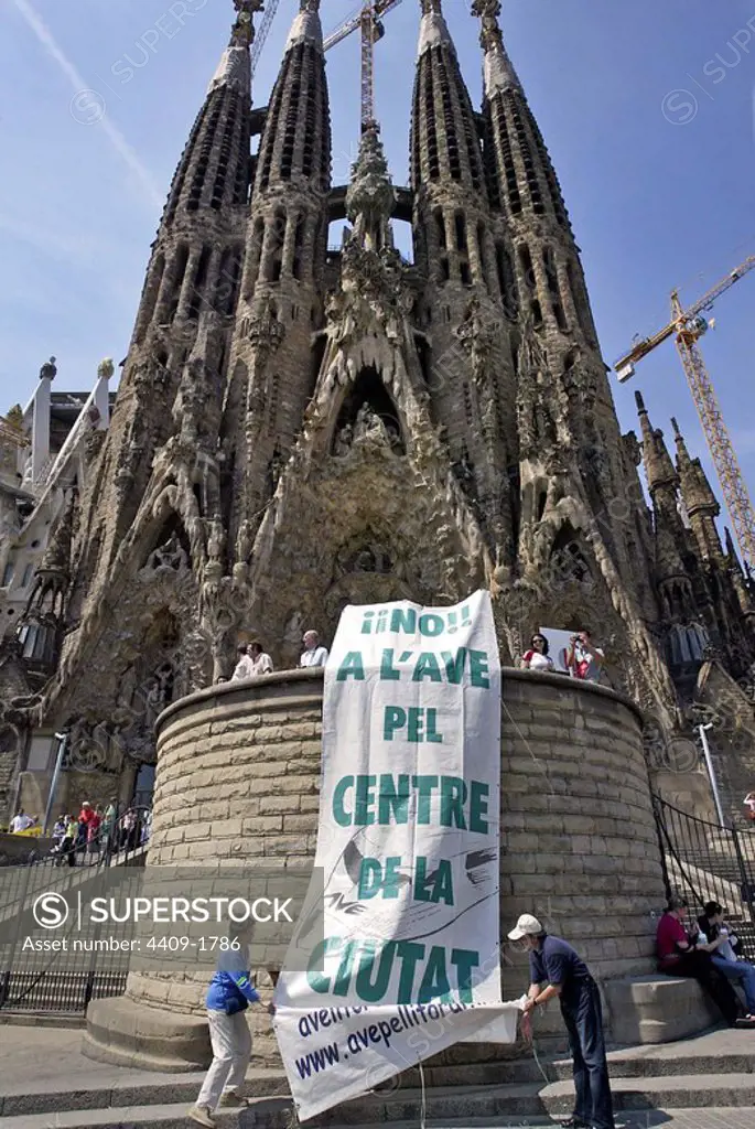 09.06.2007 Manifestación vecinos del Barrio de la Sagrada Família por el paso del AVE por debajo de sus viviendas. Barcelona.