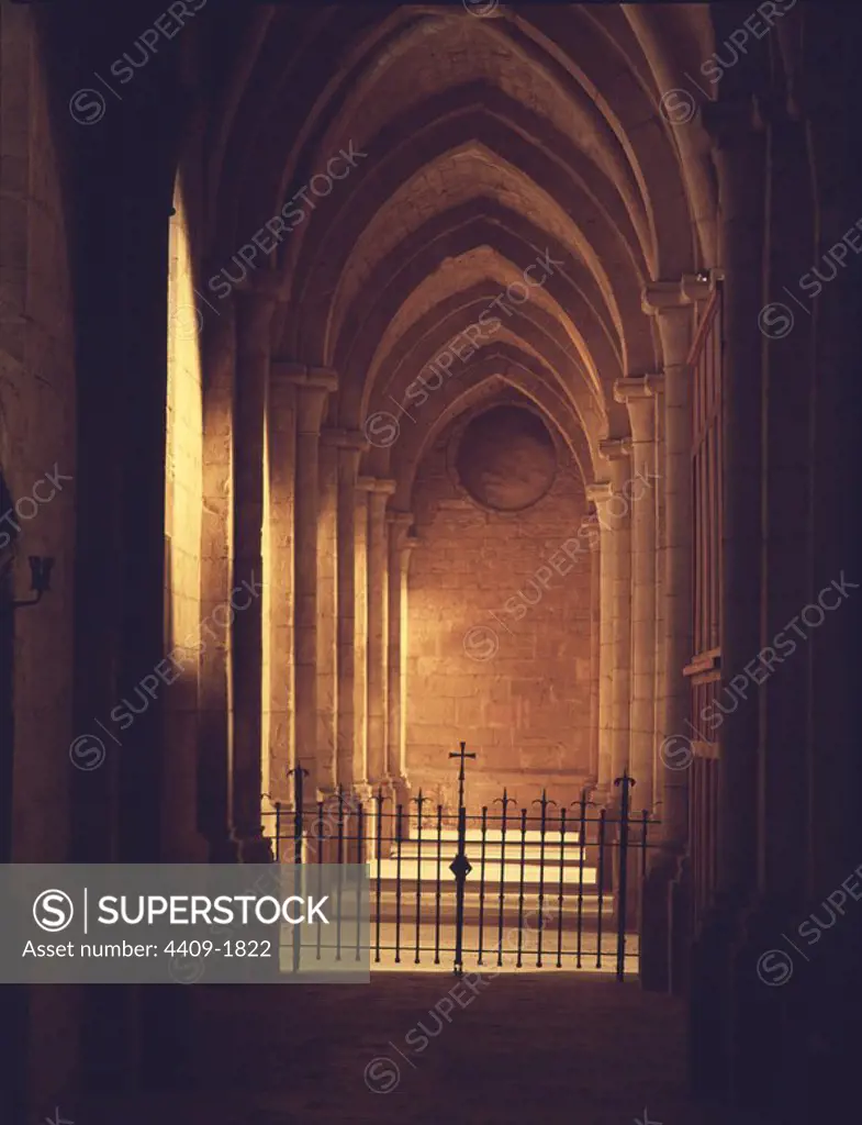 Monasterio de Poblet, Tarragona. Fundada en el s.XII. Nave lateral.