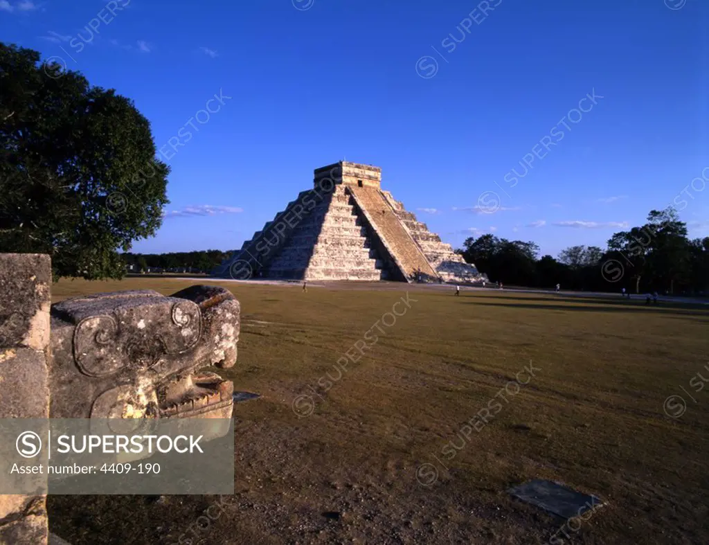 Mexico.Yucatan.Z.A.Chichen Itza.Cultura Maya.Piramide de Kukulcan.