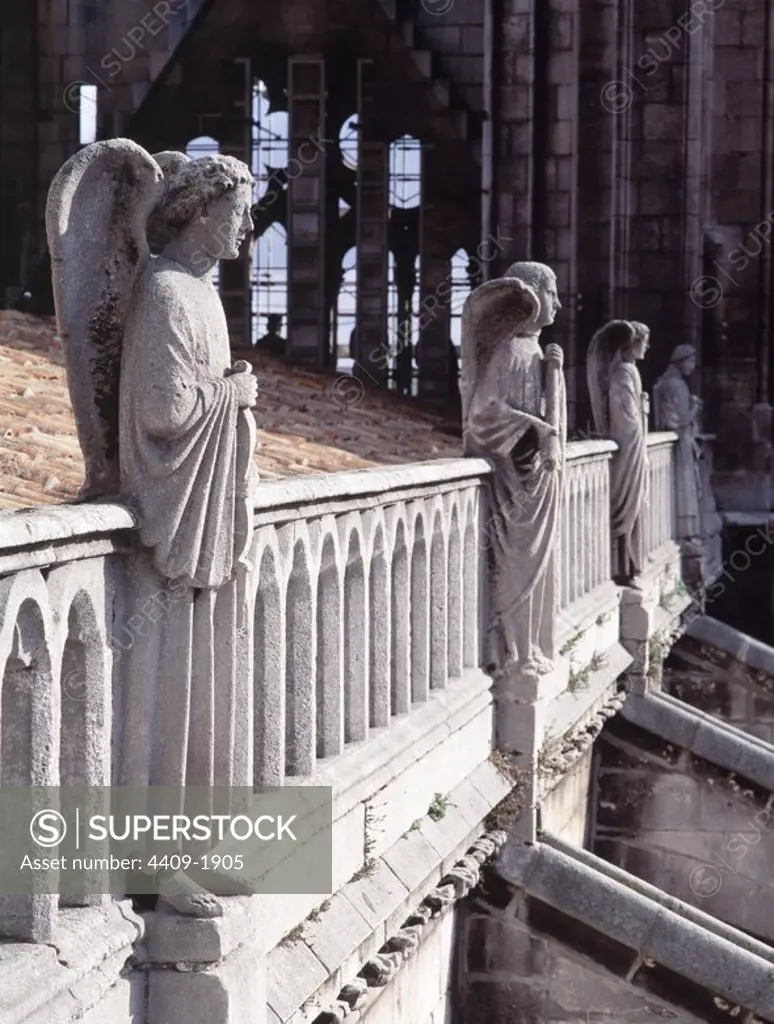 Catedral de Burgos, iniciada el año 1221 y finalizada en el s.XVI. Detalle de ángeles en el tejado de la catedral.