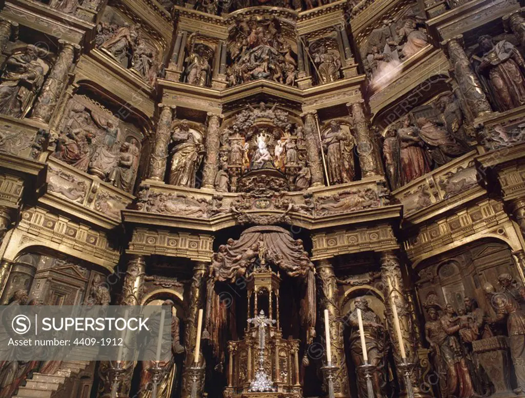 Altar mayor de la Catedral de Burgos, iniciada el año 1221 y finalizada el s.XVI.