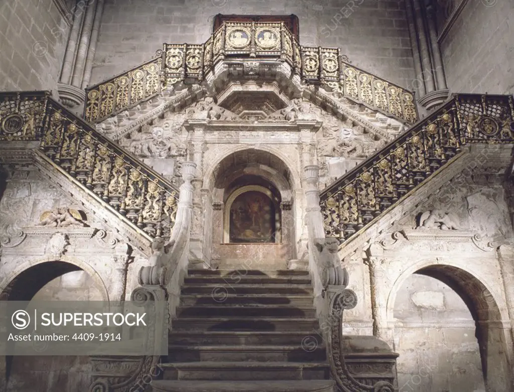 Catedral de Burgos, iniciada en el año 1221 y finalizada en el s.XVI. Detalles de la Escalera Dorada, en el interior de la catedral. Author: DIEGO DE SILOE.