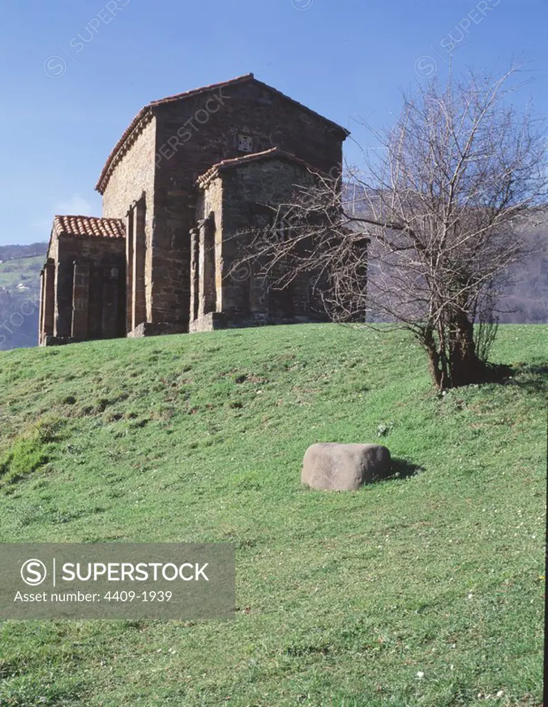 Santa Cristina de Lena, s.IX, provincia de Asturias. Parte posterior de la ermita.