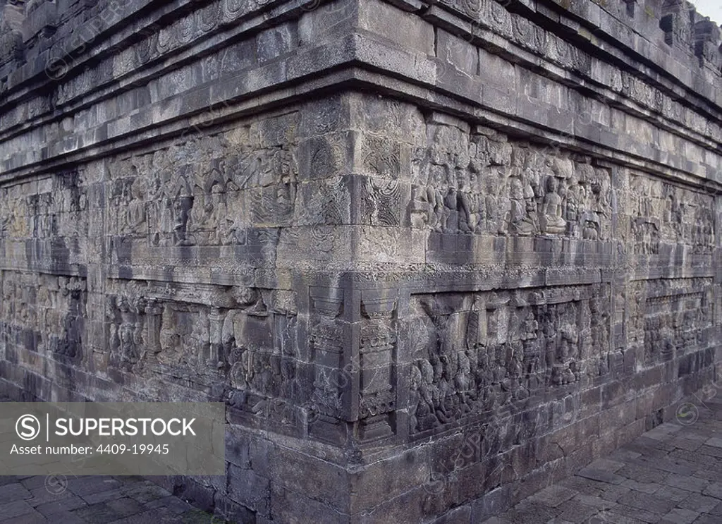 DET RELIEVES EN MURO DE UNA DE LAS 9 PLANTAS QUE TIENE - FOTO AÑOS 90. Location: BOROBUDUR-ESTUPA BUDISTA. JAVA-YOGYAKARTA. INDONESIA.