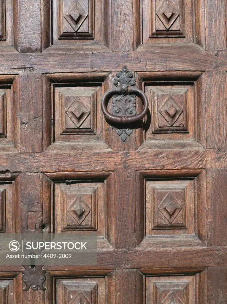 Santo Domingo de la Calzada, provincia de La Rioja. Detalle de la puerta de la catedral.