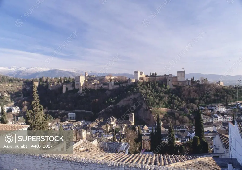 Perfil de la Alhambra, desde San Nicolás (Barrio del Albaicín). Granada.España.