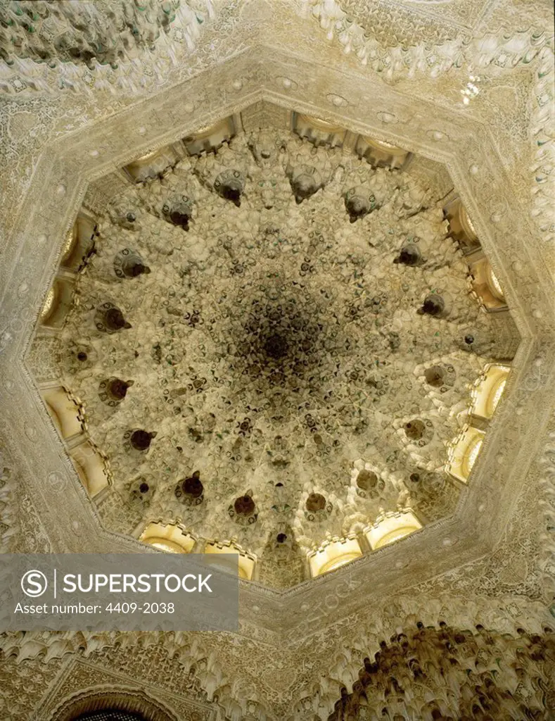 Techo del Salón de los Embajadores, Alhambra, Granada.España.