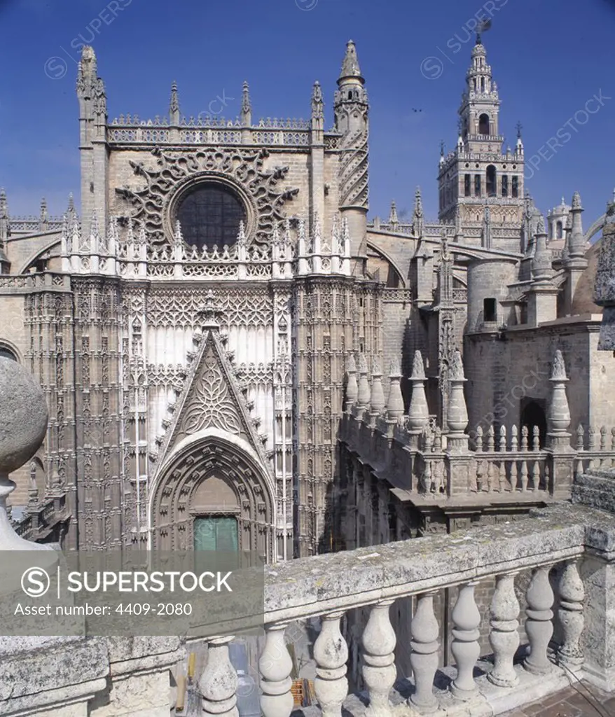 Crucero de la Catedral de Sevilla desde el Archivo.