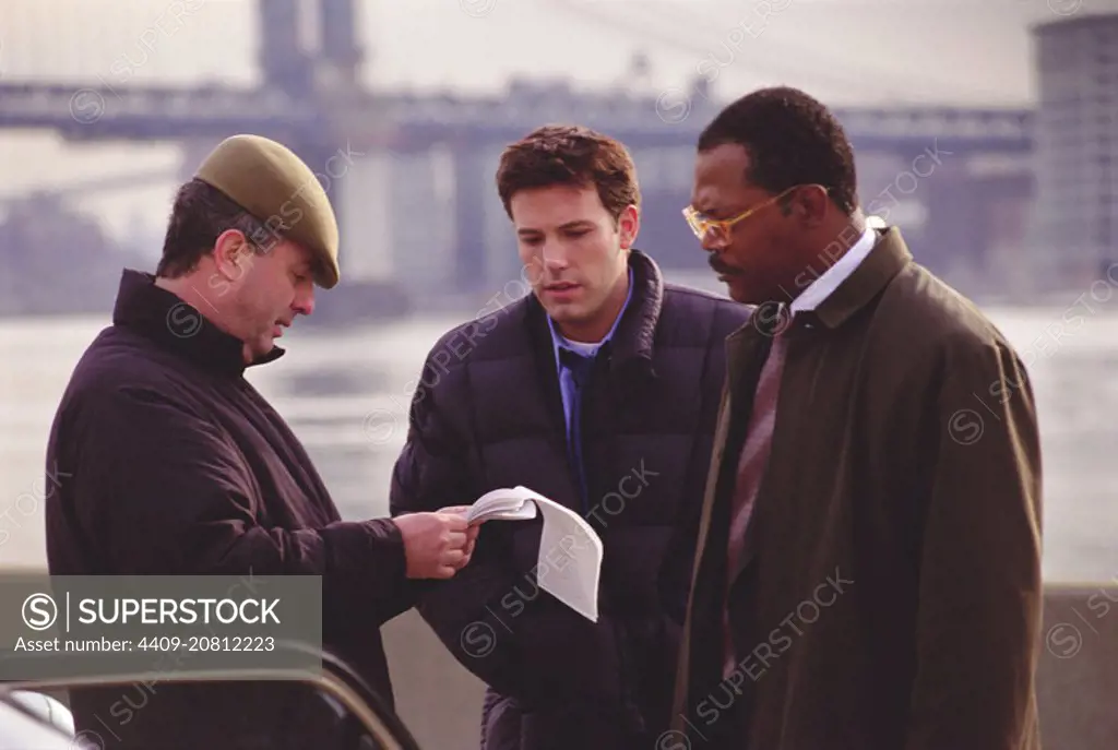 BEN AFFLECK, SAMUEL L. JACKSON and ROGER MICHELL in CHANGING LANES (2002),  directed by ROGER MICHELL. - SuperStock