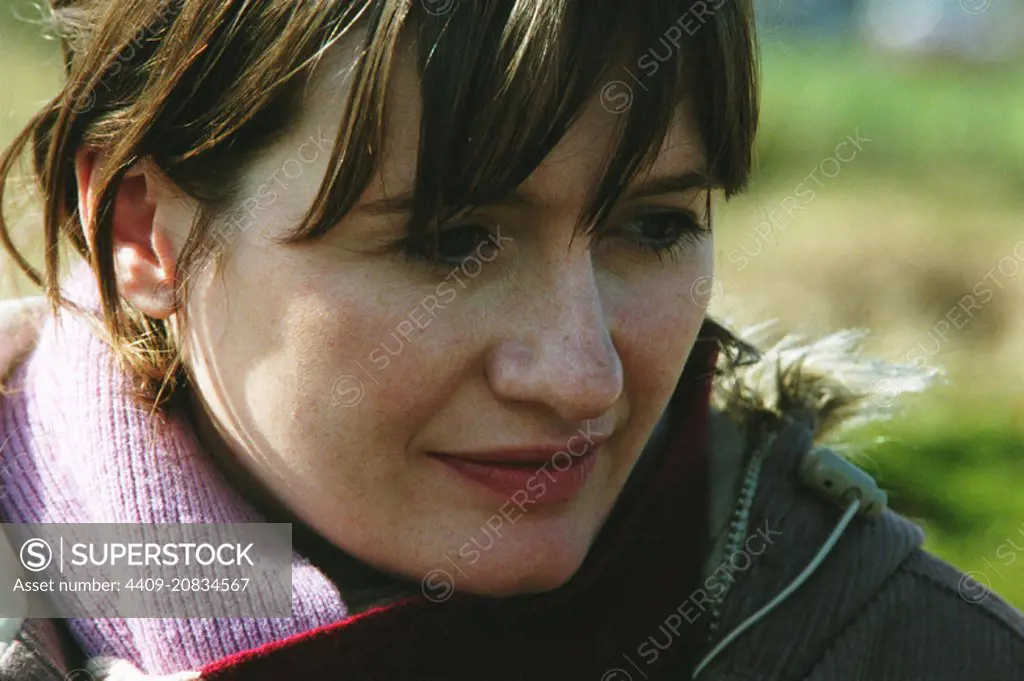 EMILY MORTIMER in DEAR FRANKIE (2004), directed by SHONA AUERBACH. -  SuperStock