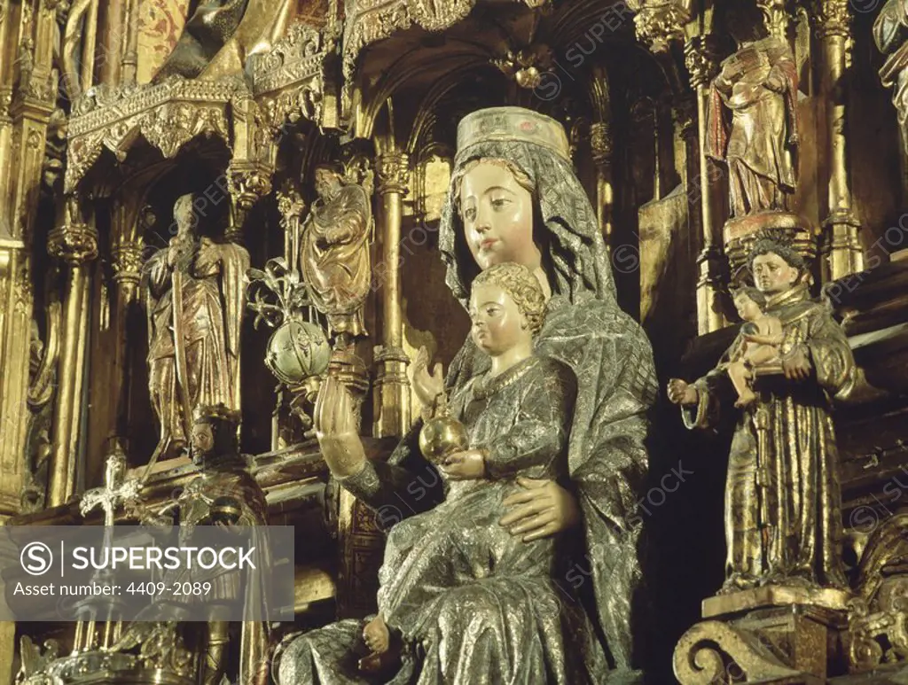 Altar Mayor de la Catedral de Sevilla, detalle de la Virgen con el niño. JESUS. VIRGIN MARY.