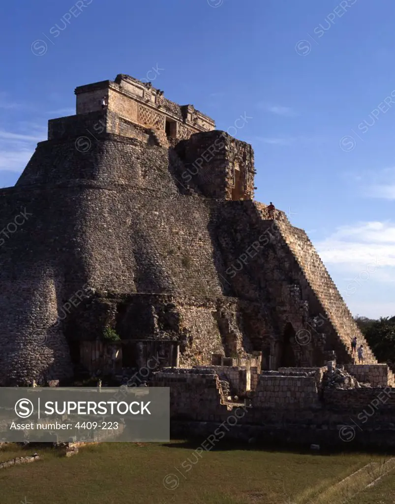Mexico.Yucatan.Z.A. de Uxmal.Cultura Maya.Piramide del Adivino.