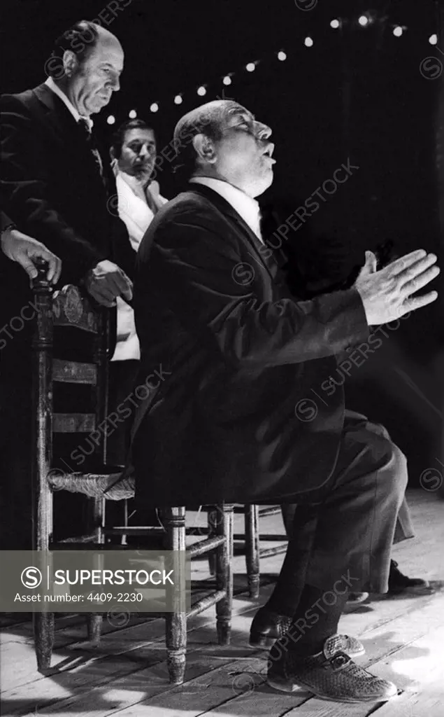The spanish flamenco singers Antonio Mairena and Curro Mairena during a performance.