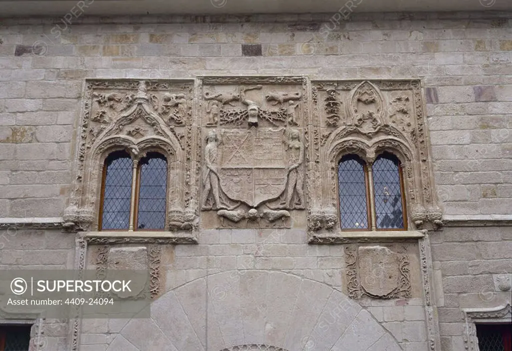 DETALLE DE LA PORTADA DEL PALACIO DE LOS MOMOS - SIGLO XVI - GOTICO FLORIDO. Location: PALACIO DE LOS MOMOS. SPAIN.