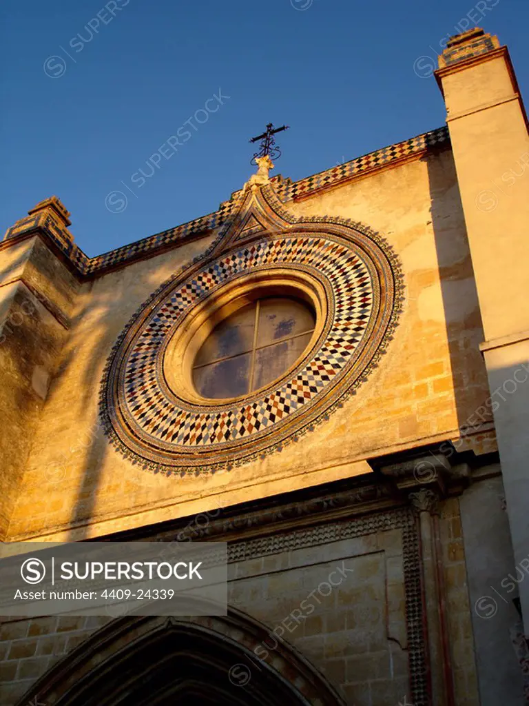 DETALLE DE ROSTON DE AZULEJERIA SEVILLANA DEL SIGLO XVI, EN LA PORTADA DE LA IGLESIA DE SANTA MARIA. Location: MONASTERIO DE SANTA MARIA DE LAS CUEVAS. SPAIN.