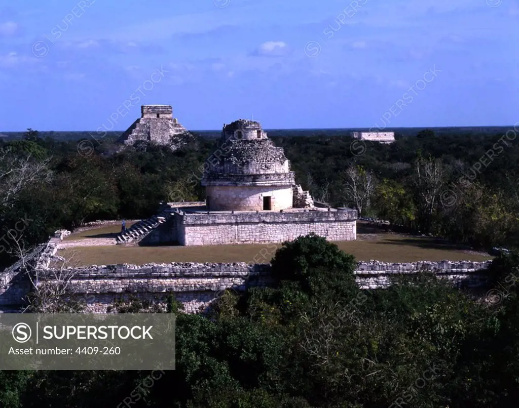 Mexico.Yucatan..Z.A. de Chichen itza.Cultura Maya.El Caracol(observatorio astronomico) y La Piramide de Kukulcan.