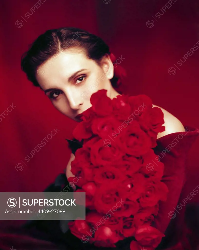 Ana Belén en una sesión de fotos promocionales para el disco 'Rosa de amor y fuego' del año 1989.