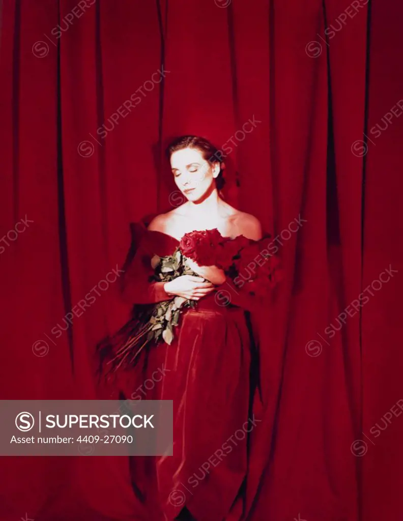 Ana Belén realizando fotos promocionales para su disco 'Rosa de amor y fuego' del año 1989.