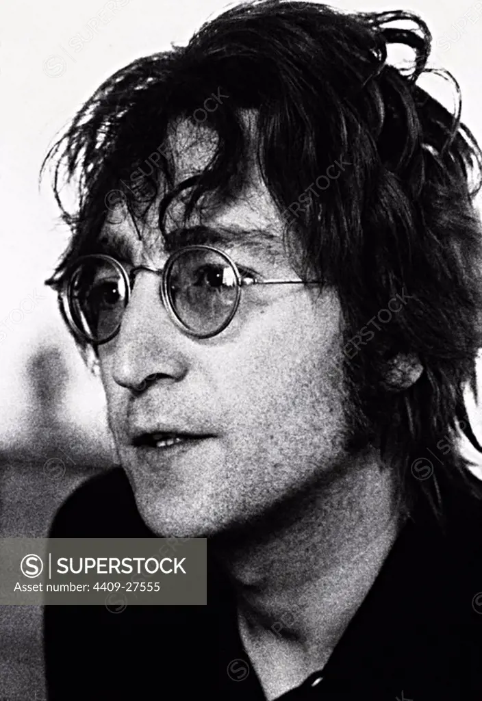 John Lennon, cantante, guitarrista y compositor. Componente del grupo inglés The Beatles.