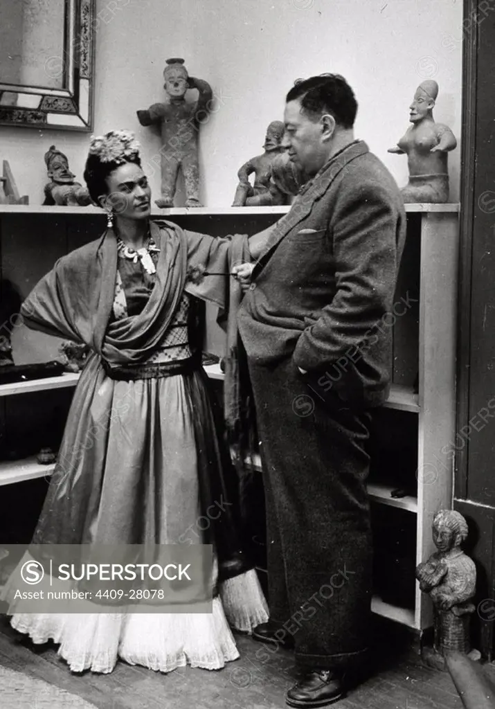 Circa 1945: Frida Kahlo with his husband the Mexican artist Diego Rivera in her studio in Mexico City.