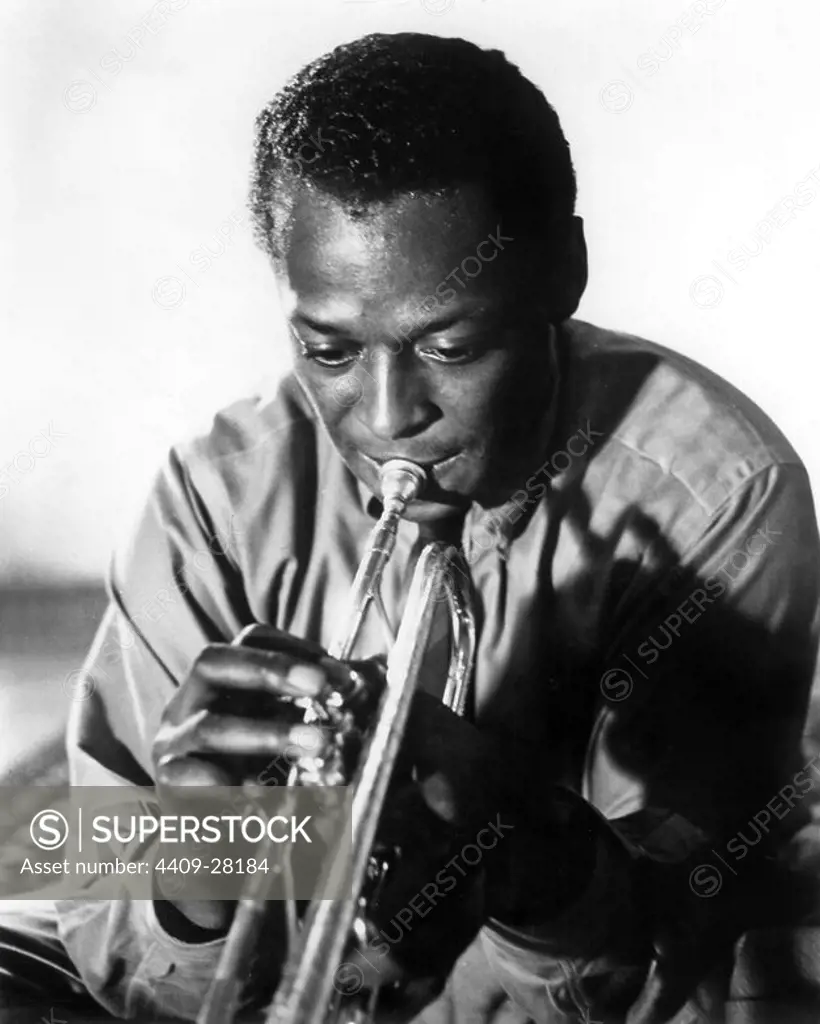 El trompetista Miles Davis en el año 1957.