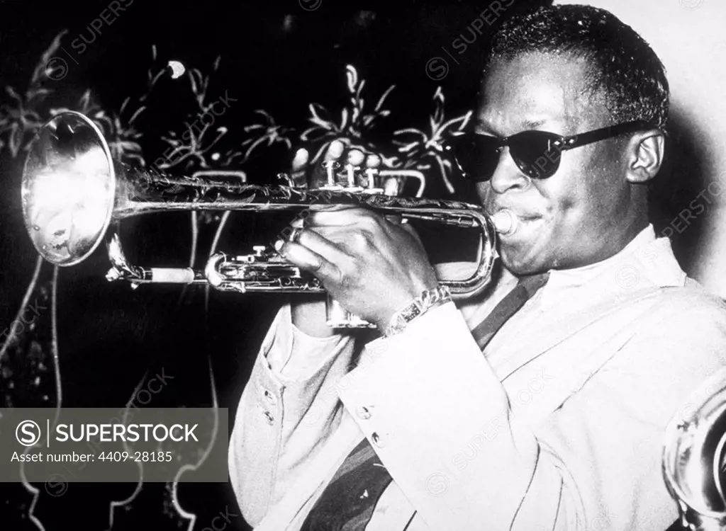 El trompetista y compositor estadounidense de jazz Miles Davis.
