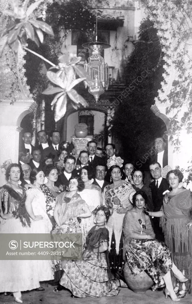 La cantaora La Niña de los Peines (Pastora María Pavón) en la Feria Iberoamericana de Sevilla. 1929.