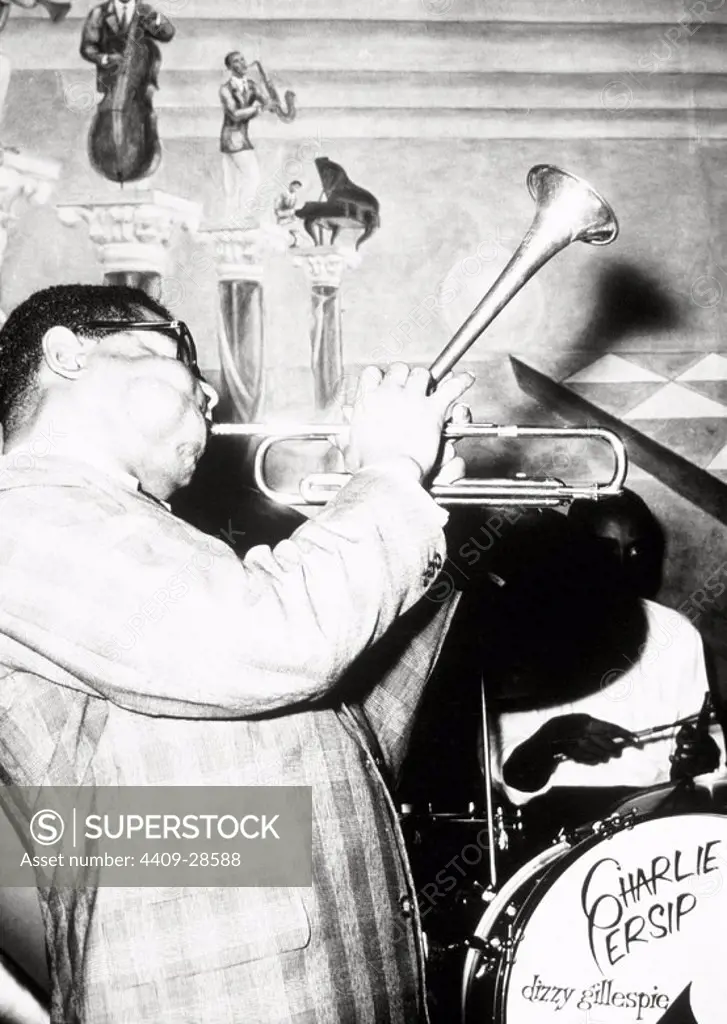 Dizzy Gillespie, trompetista y cantante de jazz.