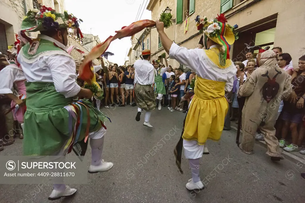 Cossiers de Montuïri, grupo de danzadores,Montuïri, islas baleares, Spain.