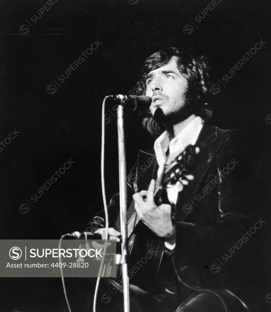 Joan Manuel Serrat en un concierto en el Parc de Monjuic en 1972.