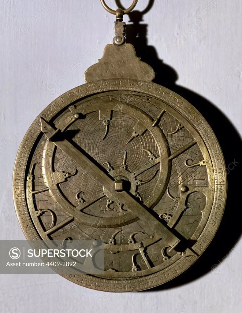 Arabic astrolabe of the Columbus room. Madrid, naval museum. Location: MUSEO NAVAL / MINISTERIO DE MARINA. MADRID. SPAIN.