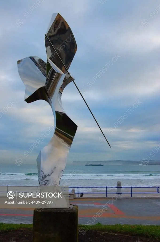 Escultura de Don Quijote de la mancha del escultor Leonardo Niermann. Playa el Sardinero II, Barrio del Sardinero, Santander.