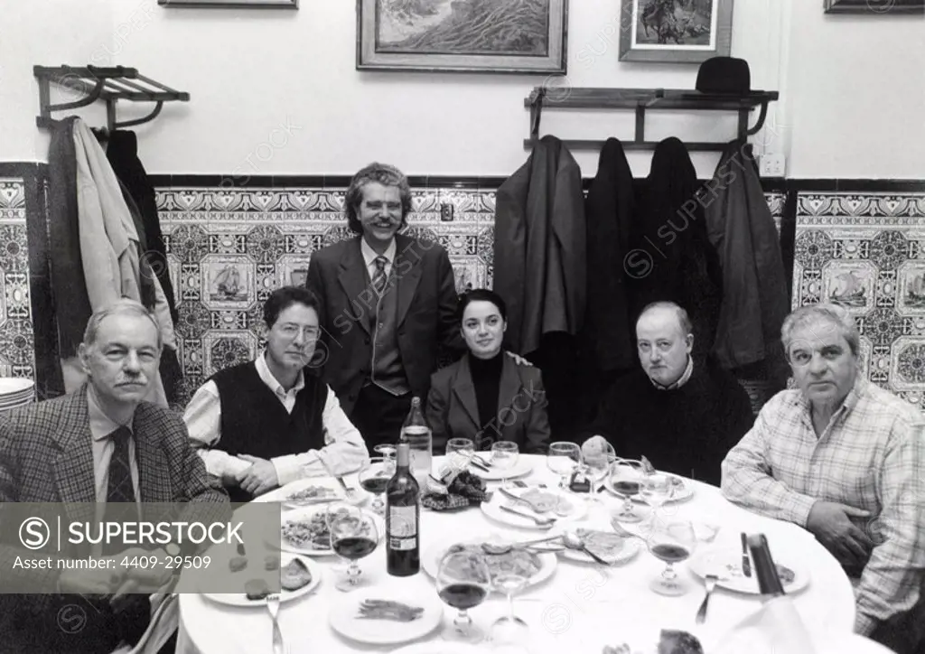 El escritor español Juan Marsé en el restaurante Leopoldo con Joan de Sagarra, Eduardo Mendoza, Félix de Azúa y Lluis Permanyer en 1998.