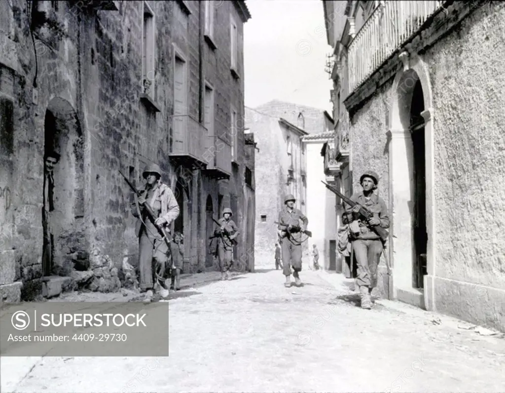 US Infantry enter the Italian town of Caiazzo for German snipers, october 1943.