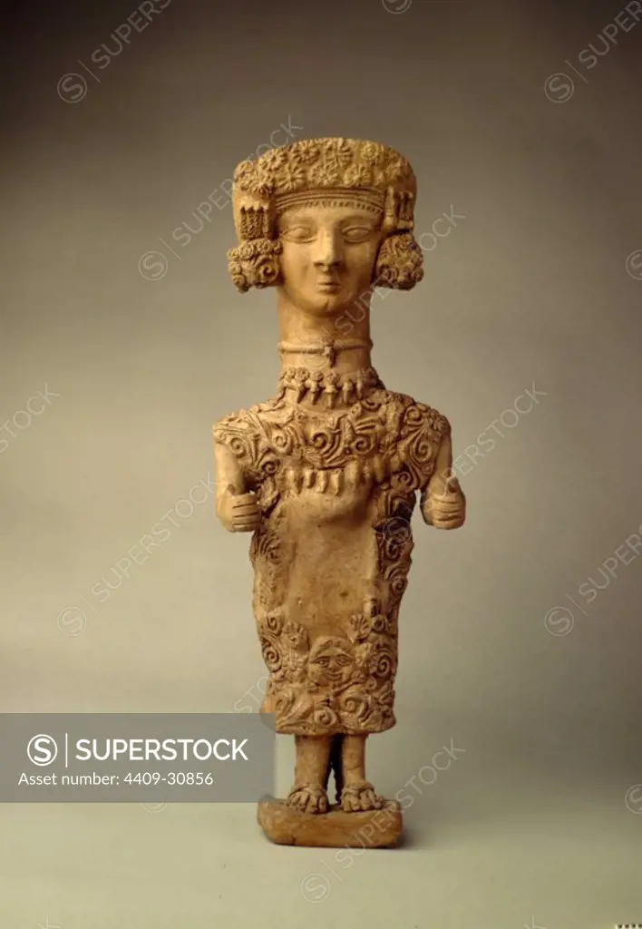 Diosa púnica Tanit, hallada en la necróplis de Puig des Molins, Ibiza. Terracota, S. IV-III a.C. Edad de Hierro II. Púnico. Museum: MUSEO ARQUEOLOGICO, MADRID, SPAIN.