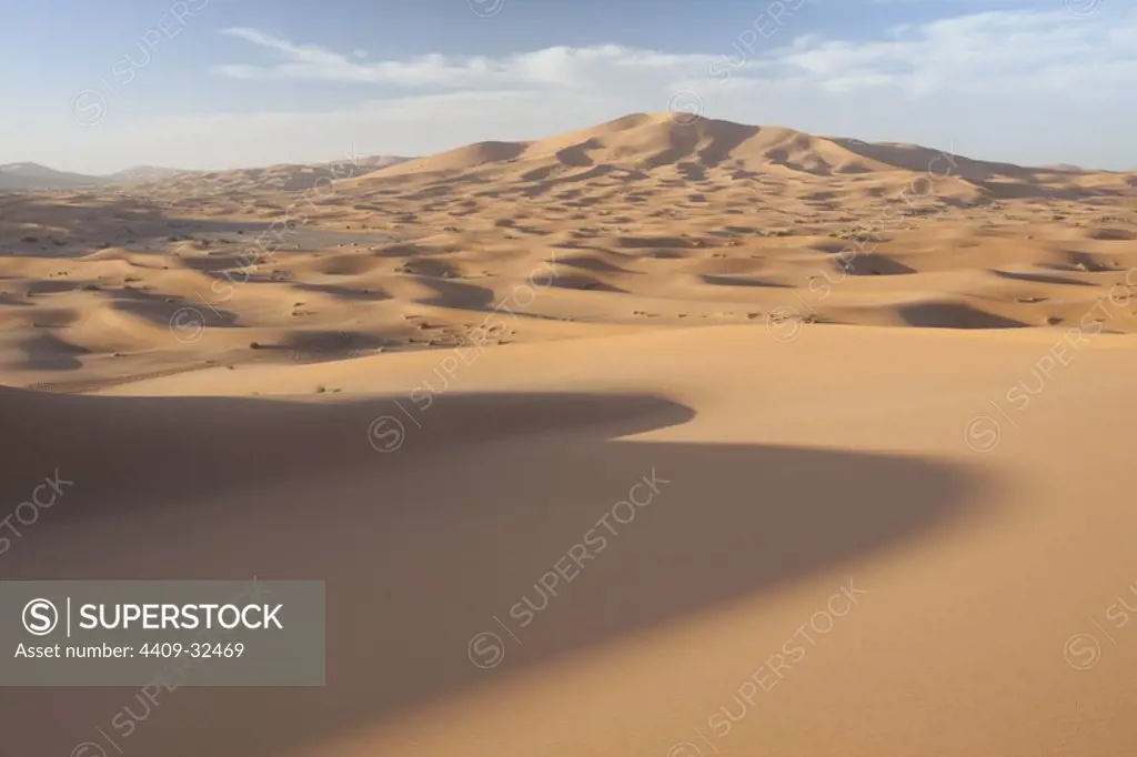 Dunes in Erg Chebbi desert. Morocco.