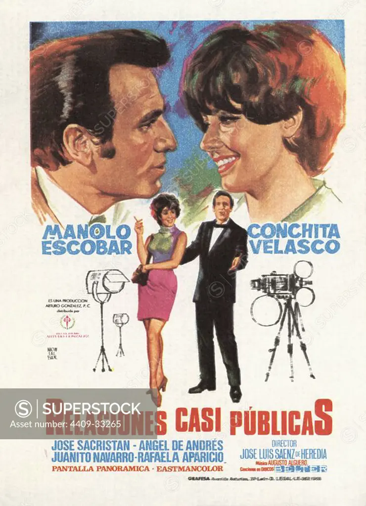Cartel de la película Relaciones casi públicas, con Manolo Escobar y Conchita Velasco, dirigida por José Luis Sáenz de Heredia. España, 1968.