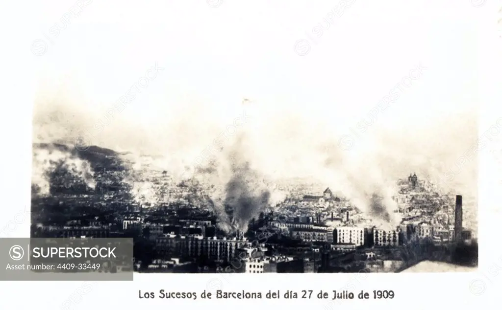 Vista general de Barcelona desde Montjuich con la quema de conventos e iglesias el 27 de julio de 1909 (Semana trágica de Barcelona).
