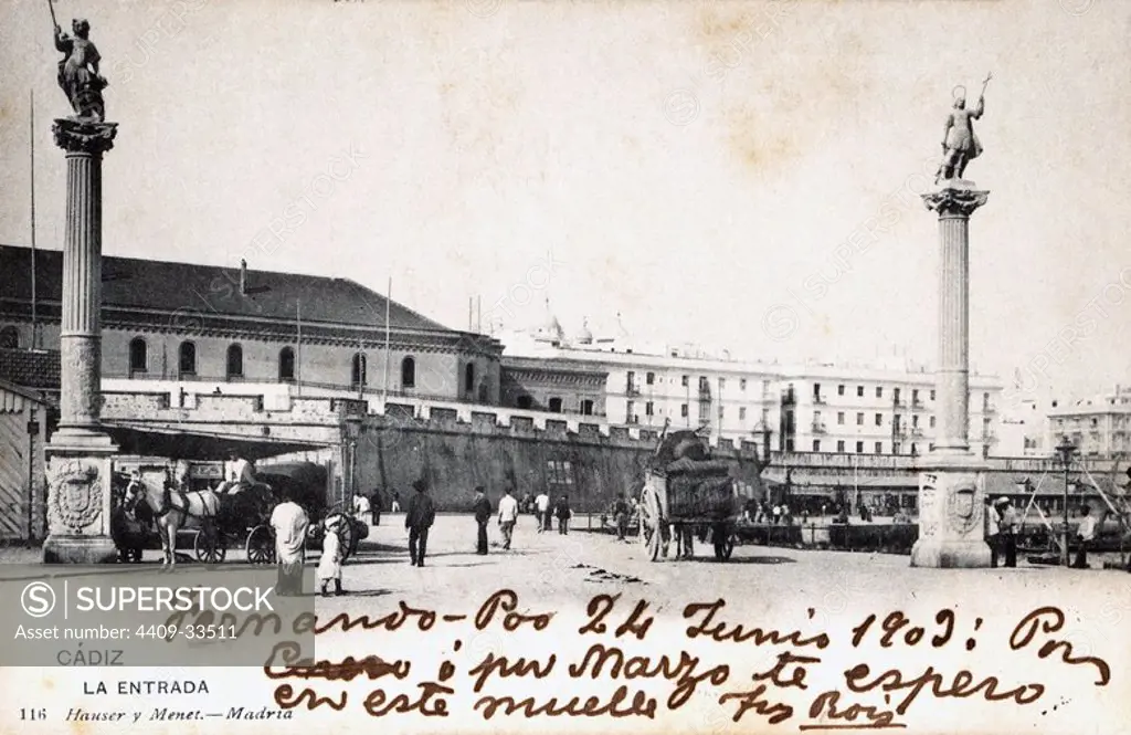 Tarjeta postal de La Entrada, en el muelle de Cádiz. 1902.