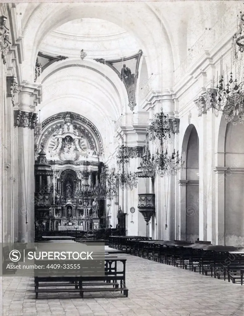 Nave central y altar mayor de la Catedral de Buenos Aires en 1899.