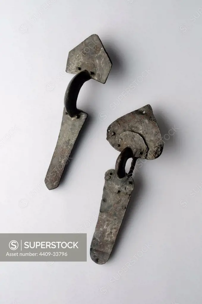PIECE Left ; Bronze Fibula arc trilaminar, consists of three pieces hammered together by nails .Size 10, 2 cm x 3, 1 cm Height 2 cm ( 5 th CE ) - Visigoth period, from the "Afflicted Necropolis "- Archaeological site of Complutum in Alcalá de Henares ( Madrid ). SPAIN.