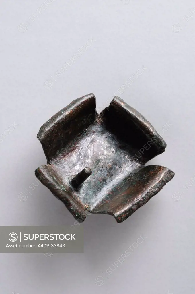 Bronze candle holder. Width 3, 8 cm Height 4 cm thickness 0, 2 cm ( 1 St - 3 rd CE ) - Roman period, from the " House of Hyppolytus "- Archaeological site of Complutum in Alcalá de Henares ( Madrid ). SPAIN.