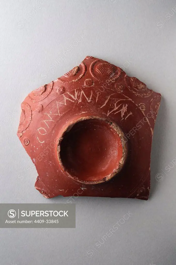 Graphite on ceramics " Terra Sigillata " belonging to the family group of "Gaios " ( 1 st - 2nd CE ) - Roman period, from the " House of Hyppolytus "- Archaeological site of Complutum in Alcalá de Henares ( Madrid ). SPAIN.