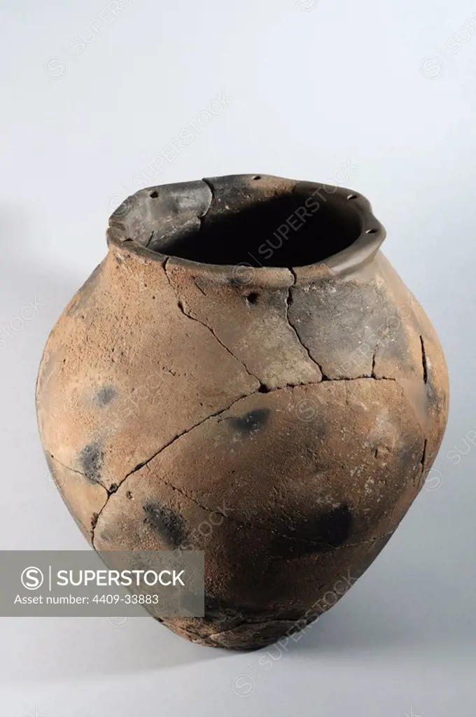 Ceramic vase with pierced ears. Mouth diameter 24, 5 cm Height 41 cms Width 35 cms - Iron Age from the archaeological site of "Ecce Homo" in Alcala de Henares - "Burgo de Santiuste Museum " (Madrid ). SPAIN.