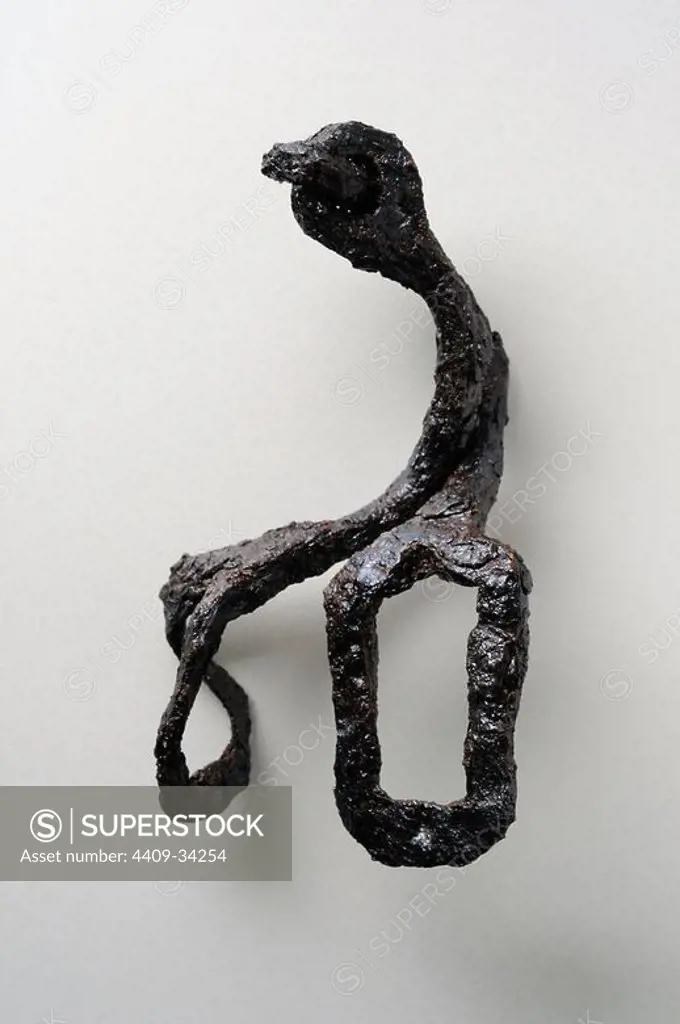 Iron horse bite. Length 12, 5 cm Width 7 cm Weight 122 gr ( 1st - 3rd CE ) - Roman period from " House of Hyppolytus "- Archaeological site of Complutum in Alcalá de Henares ( Madrid ). SPAIN.